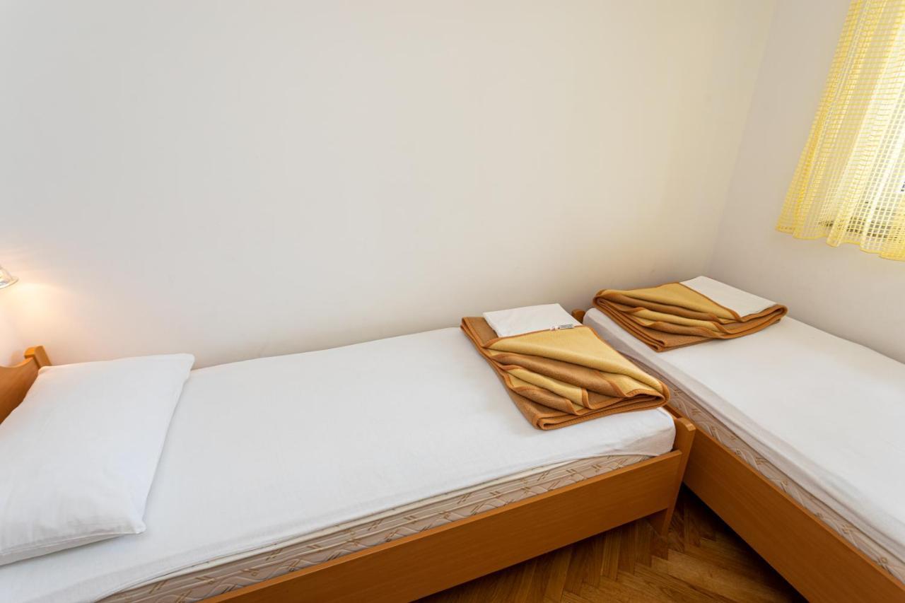Apartments Crnekovic IV Baška Buitenkant foto