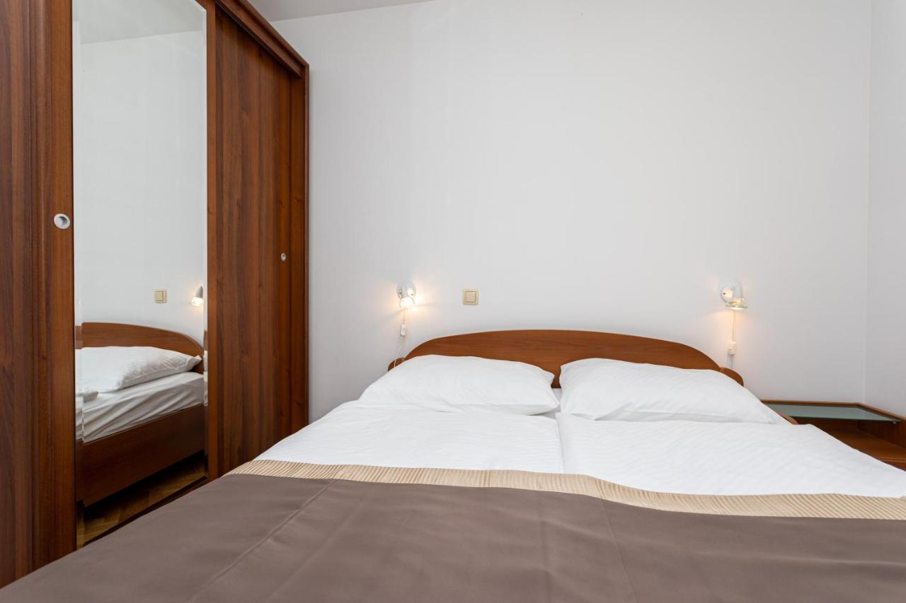 Apartments Crnekovic IV Baška Buitenkant foto