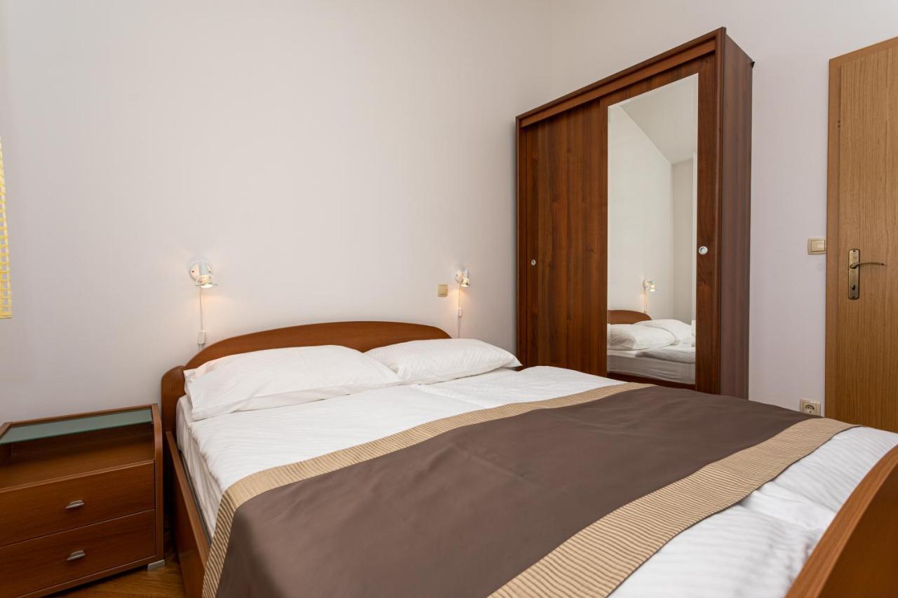 Apartments Crnekovic IV Baška Buitenkant foto